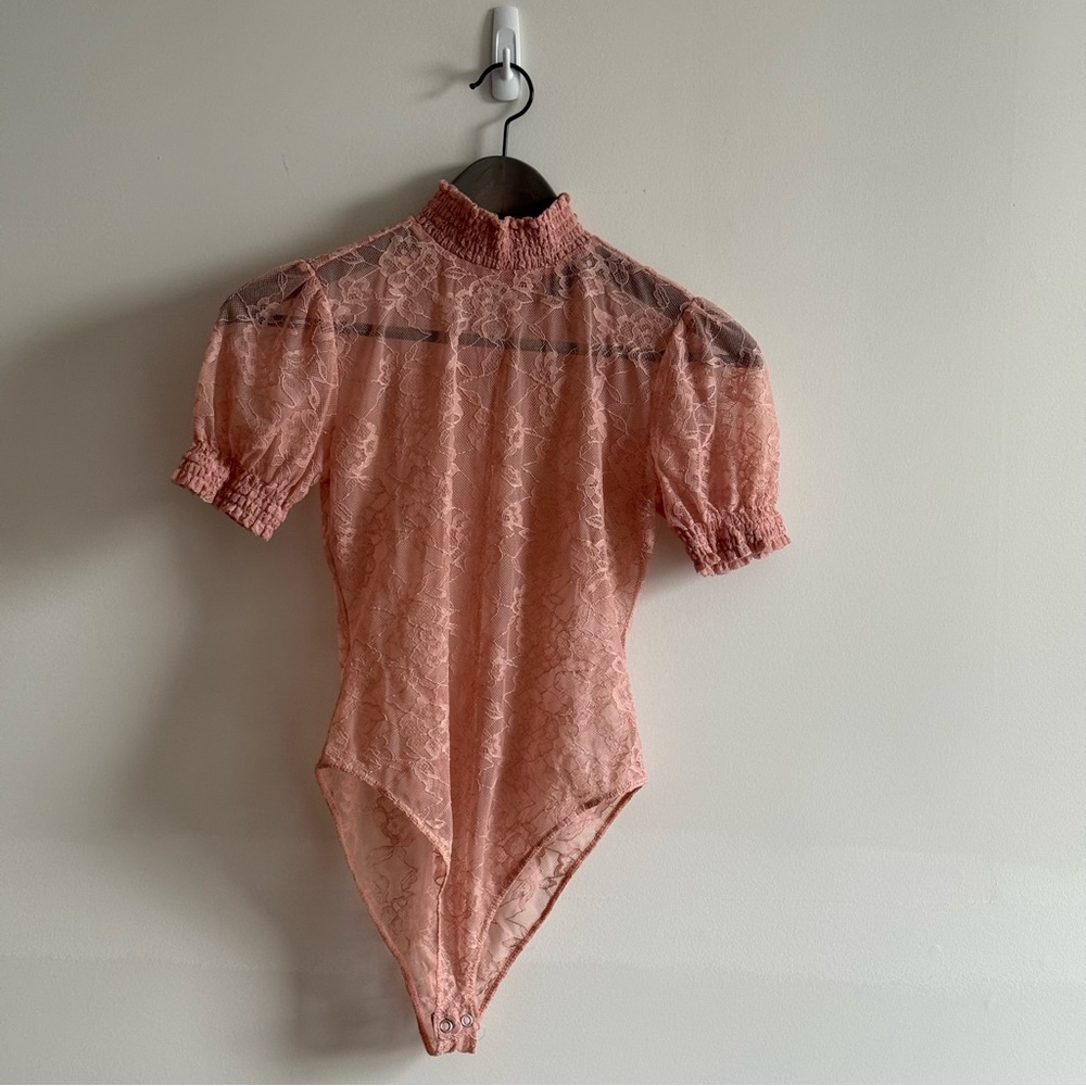 Forever 21 Lace Bodysuit in Soft Peach